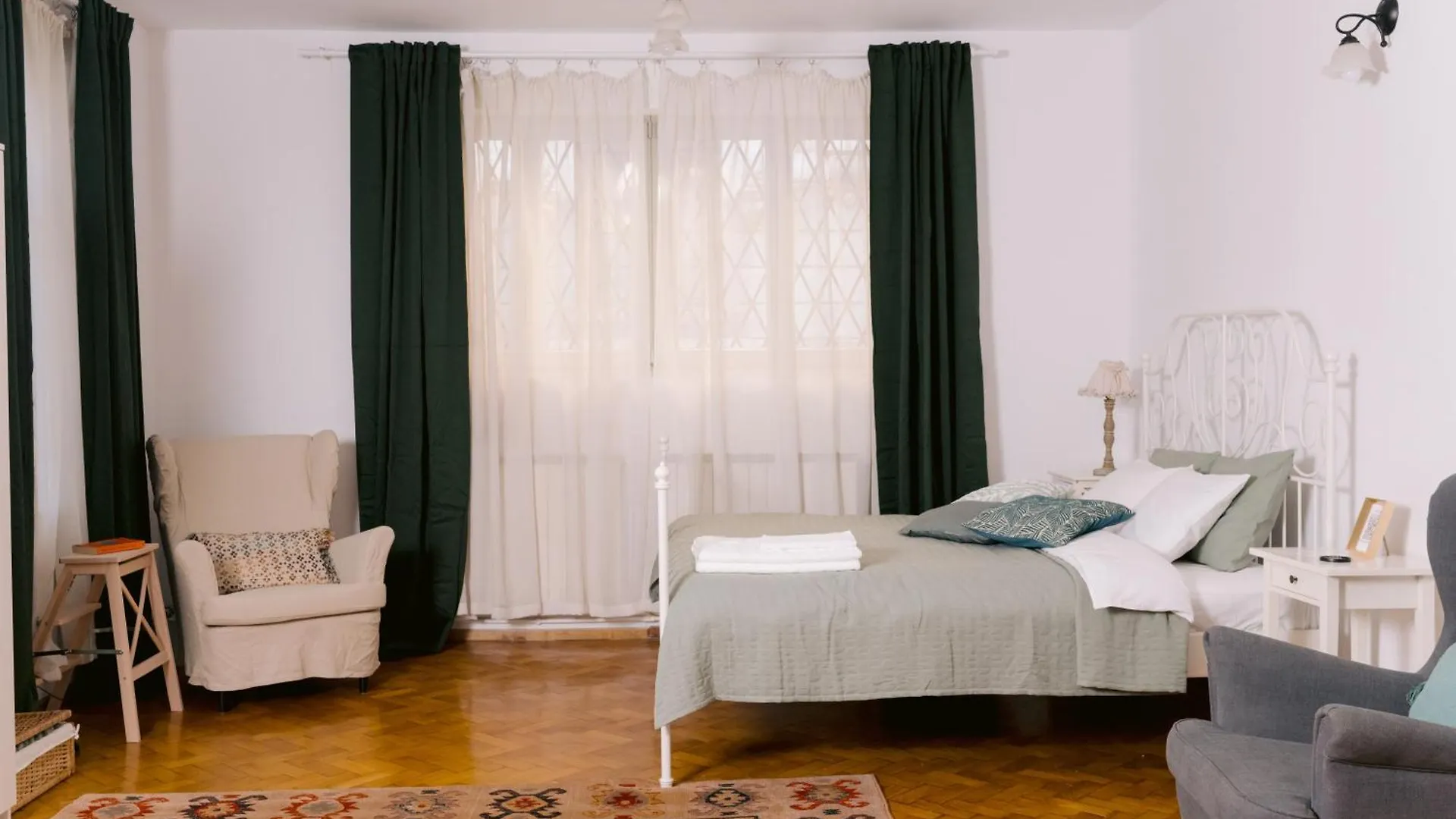 Simplicity Studio Universitate 부쿠레슈티 루마니아