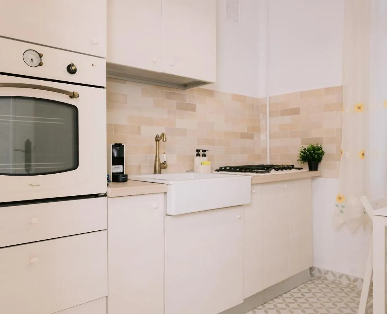 Simplicity Studio Universitate Bukarest 0*,